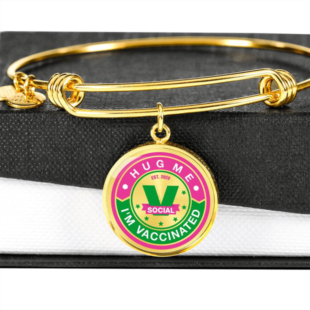 Hug me I am vacinnated hand made bracelet - aybendito