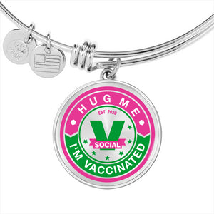 Hug me I am vacinnated hand made bracelet - aybendito